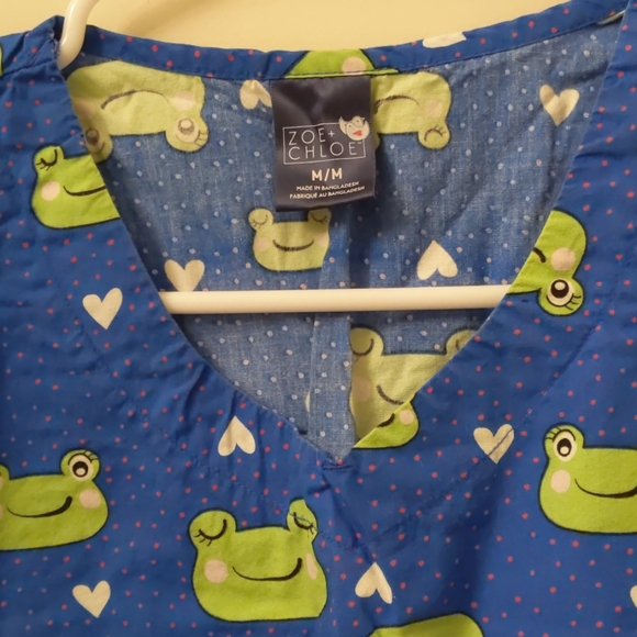 Bundle of kid friendly scrub tops - Picture 6 of 8